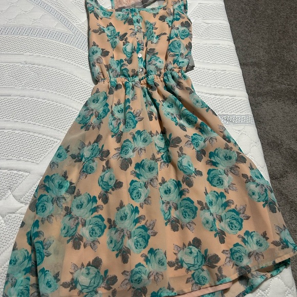 Xhilaration Dresses & Skirts - Xhilaration Teal Floral Midi Dress on Beige